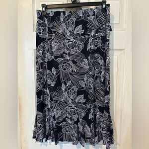 NWOT SJS Navy and White Textured Floral Design Knit Skirt